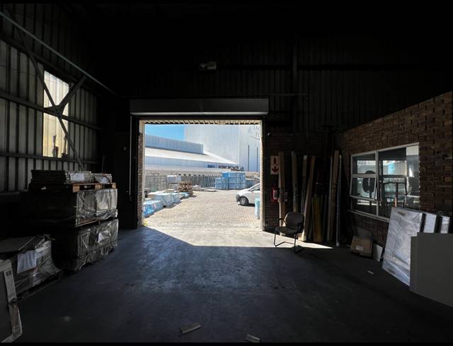 1,273M² WAREHOUSE FOR SALE IN AIRPORT INDUSTRIA